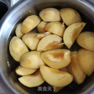 黄桃罐头的做法步骤：1