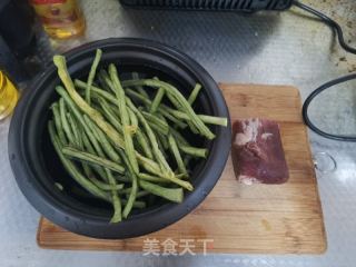 豇豆角炒肉的做法步骤：1
