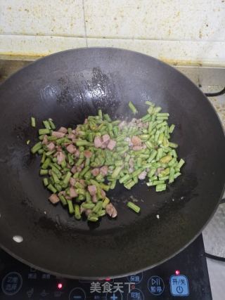 豇豆角炒肉的做法步骤：2