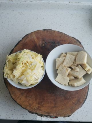 白菜烧冻豆腐的做法步骤：5