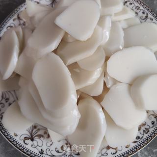 番茄鸡蛋汤年糕的做法步骤：1