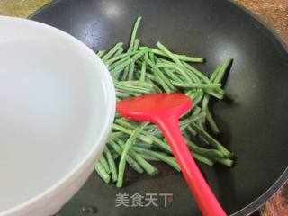 豇豆烧千张结的做法步骤：3