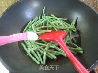 豇豆烧千张结的做法步骤：5