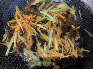 家常仿鱼香肉丝的做法步骤：6