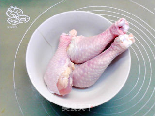 葱油蒸鸡腿的做法步骤：1