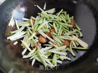 豇豆茭白炒回锅肉的做法步骤：5