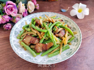 豇豆茭白炒回锅肉的做法步骤：6