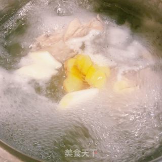 鸡腿蘑菇汤的做法步骤：4