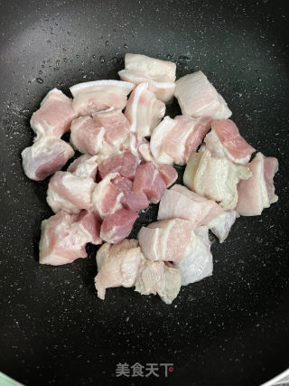 五花肉烧鹌鹑蛋的做法步骤：5