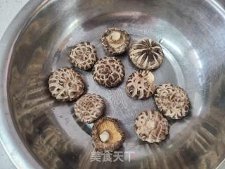 花菇肉沫炸酱面的做法步骤：2