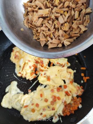 黄花菜蛋炒饭的做法步骤：7