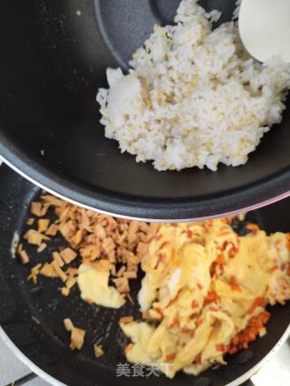 黄花菜蛋炒饭的做法步骤：8