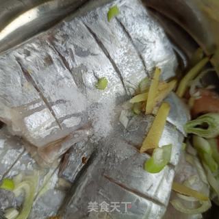老干妈蒸带鱼的做法步骤：4