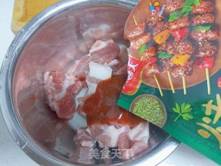 孜然味炒肉的做法步骤：3