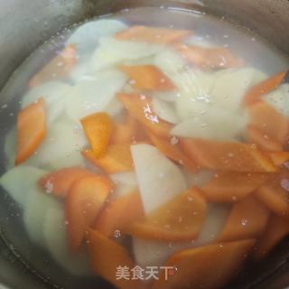 五花肉炒三色的做法步骤：5