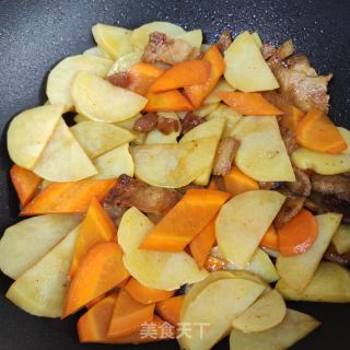 五花肉炒三色的做法步骤：10
