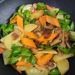 五花肉炒三色的做法步骤：11