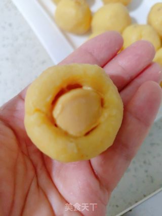 奶黄馅流心月饼的做法步骤：26