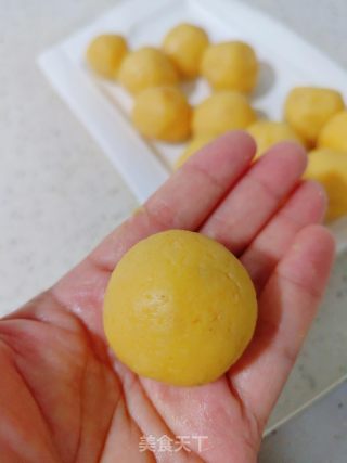 奶黄馅流心月饼的做法步骤：27