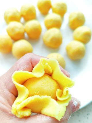 奶黄馅流心月饼的做法步骤：39
