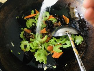 清炒苦瓜的做法步骤：7