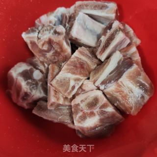 酱香排骨蒸豆腐的做法步骤：1