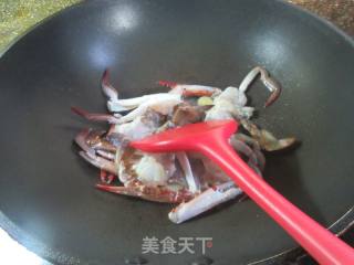 裙带菜煮梭子蟹的做法步骤：6