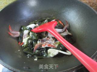 裙带菜煮梭子蟹的做法步骤：10
