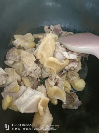 板栗烧鸡的做法步骤：4