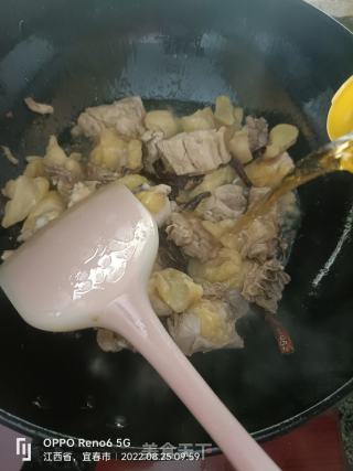 板栗烧鸡的做法步骤：6