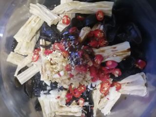 腐竹拌木耳的做法步骤：4