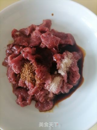 西芹炒牛肉的做法步骤：2