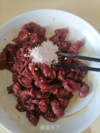 西芹炒牛肉的做法步骤：3