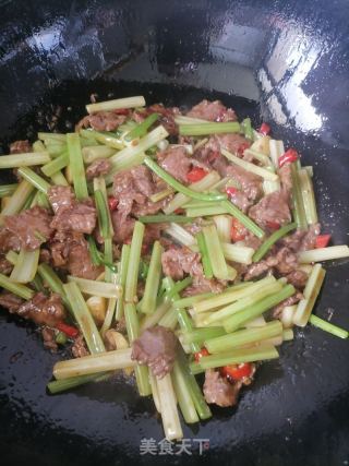 西芹炒牛肉的做法步骤：10