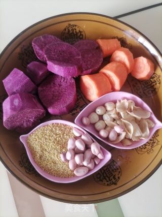胡萝卜紫薯糊的做法步骤：1
