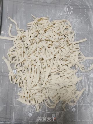手工面条的做法步骤：7