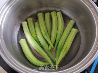 椒盐烤秋葵的做法步骤：1