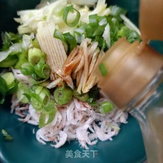 子姜大葱拌虾皮的做法步骤：5