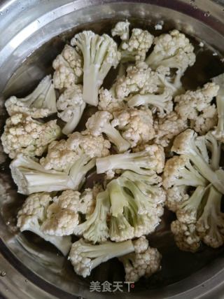 五花肉炒花菜的做法步骤：1