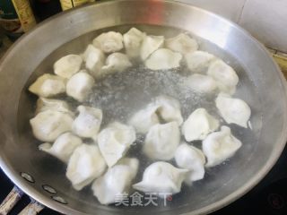 酸汤水饺的做法步骤：1
