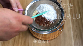 可可马卡龙，法式做法，外脆内酥、口感丰富，小巧精致。的做法步骤：4