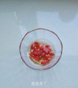 黄金菇排骨汤的做法步骤：3