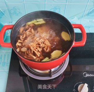 黄金菇排骨汤的做法步骤：4