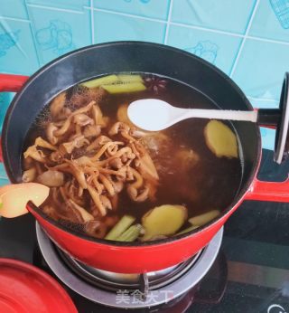 黄金菇排骨汤的做法步骤：5