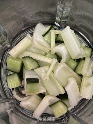 西芹青瓜汁的做法步骤：4