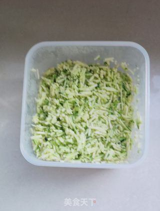 南瓜猪肉水饺的做法步骤：3