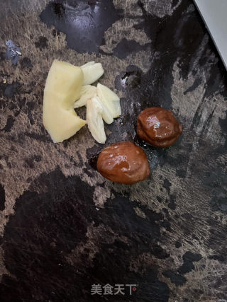 咸梅蒸枪鱼的做法步骤：1