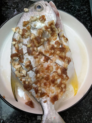 咸梅蒸枪鱼的做法步骤：5