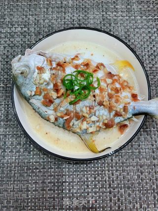 咸梅蒸枪鱼的做法步骤：10