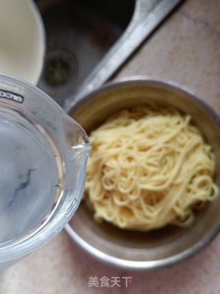 豆芽儿拌凉面的做法步骤：5